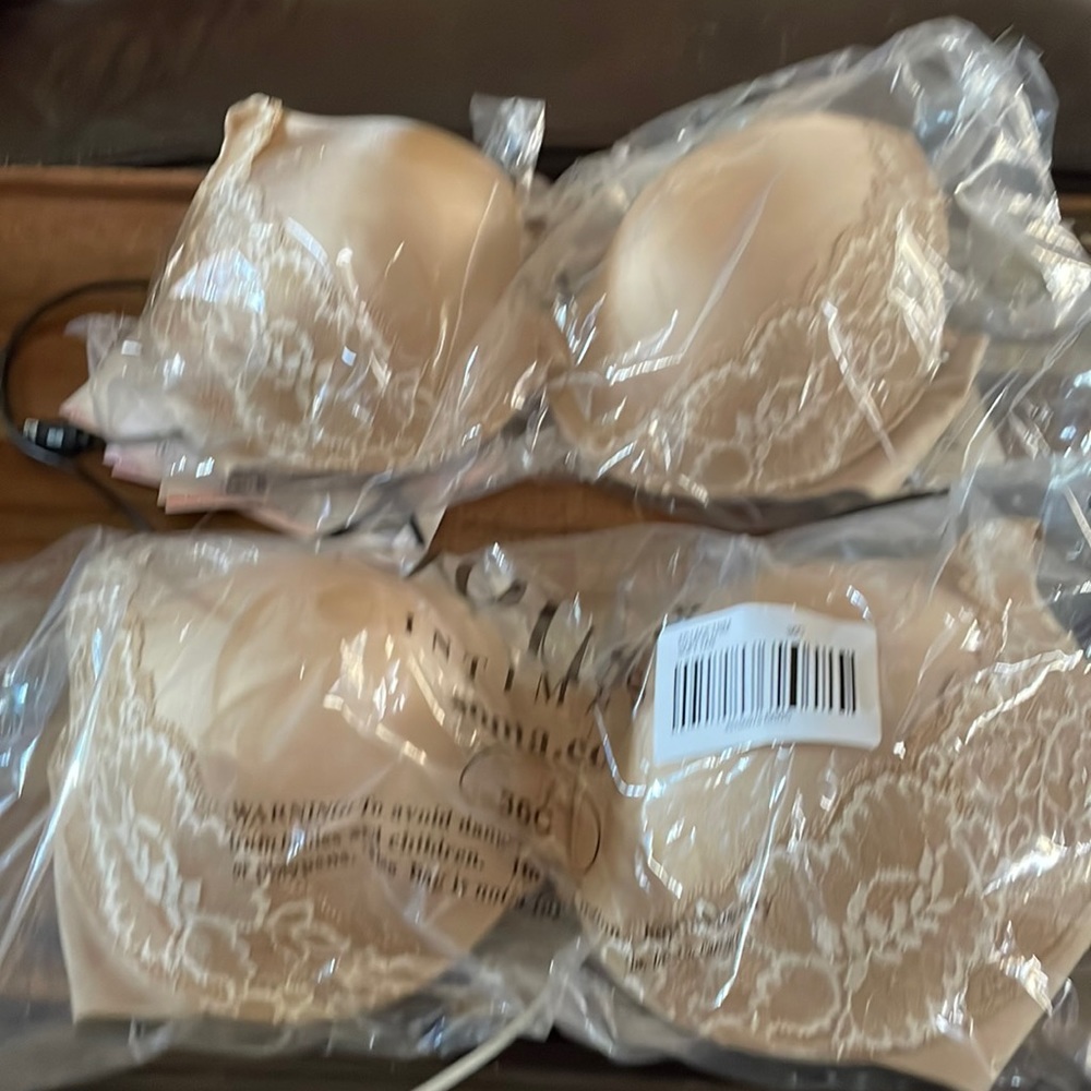 NWT 36C Soma vanishing back, lace trim bra (x2). Still in original packaging